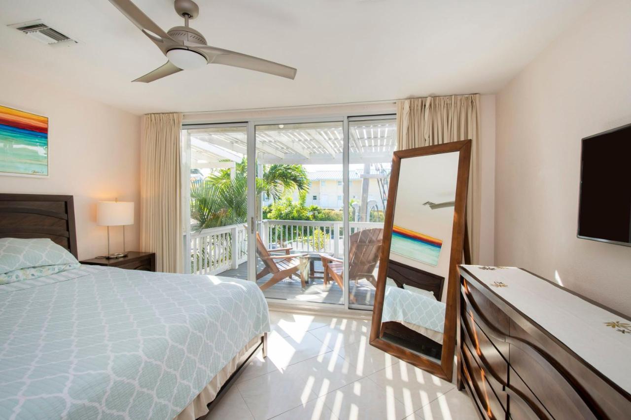 Beach Living At Island Pine Villas Blaw 조지 타운 외부 사진